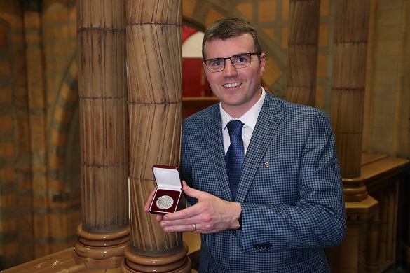 Congratulations to Dr Paul Colbon, CEO and co-founder of Liverpool Chirochem Ltd (@ChiroChem), who is the recipient of the @livuni Potts Medal which recognises outstanding contributions to Chemistry. news.liverpool.ac.uk/2024/04/12/liv…