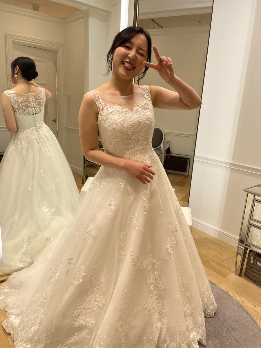 wakikodayo's tweet photo. 初めてドレスの試着行ってきたんだけど、二の腕がそれはそれは逞しくて！！！！！！気合い入りました！！！！！！！！！あと背中の肉やばすぎて谷間みたいになってんのめっちゃ草。運動がんばるためにビフォーとして載せちゃう！！！！！ちなみに159cm 56kgなので今ほぼ標準体重くらいっす(骨スト) https://t.co/YBcBqT9Dt5