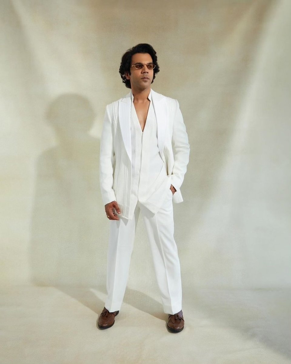 #RajKummarRao looks dashing in his white stylish coat pent suit, exuding sophistication and elegance. 👔✨🤍💐
.
.
.
.
#RajKummarRao #DapperLook #SophisticatedStyle #talkingbling