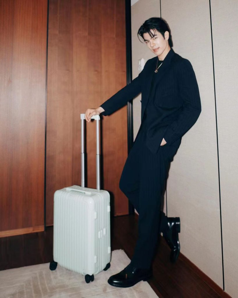 coconut_samoyed's tweet photo. sooo handsome

MILE AT RIMOWA SEOUL

#RIMOWAxMile
@milephakphum
@RIMOWA https://t.co/6iWLHz3htX