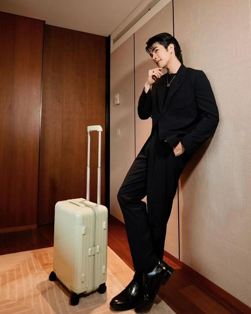 coconut_samoyed's tweet photo. sooo handsome

MILE AT RIMOWA SEOUL

#RIMOWAxMile
@milephakphum
@RIMOWA https://t.co/6iWLHz3htX