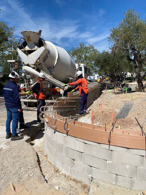 Création espace extérieur sur le site <a href="/SanofiFR/">Sanofi en France</a> Montpellier 
 une approche de pré-construction hors site afin d'optimiser les délais tout en garantissant une qualité d'assemblage pour les structures elliptiques complexe tout en préservant des arbres existants.
<a href="/yamstudios/">YAM Studios</a>