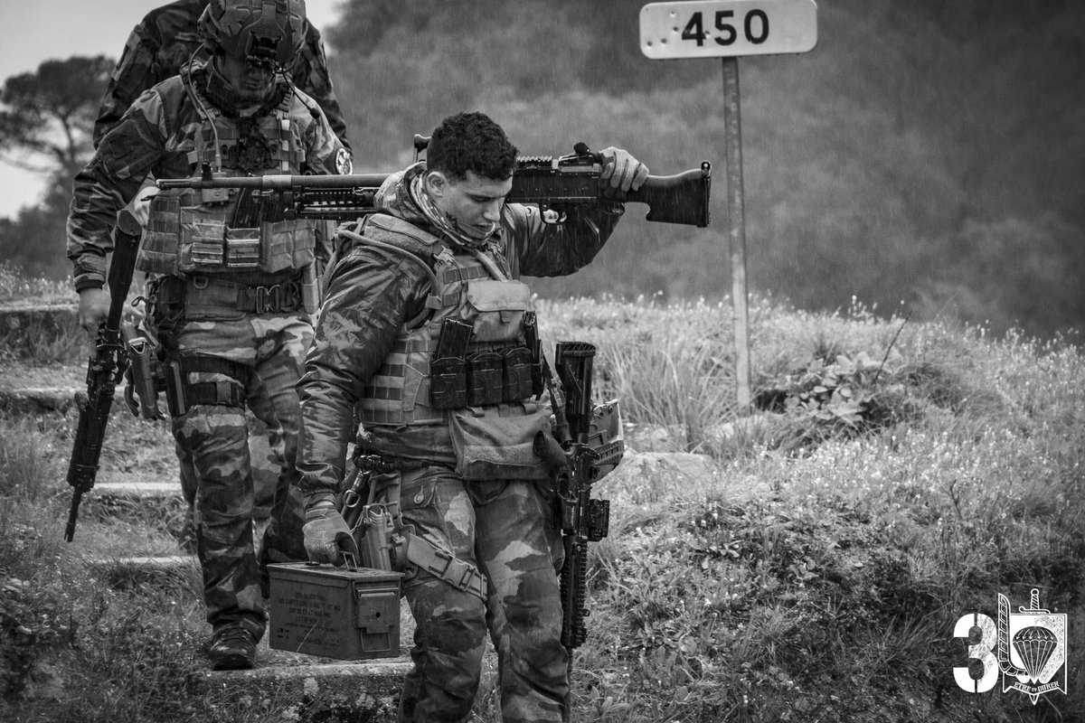 #MondayMotivation #prépaops pour la compagnie de commandement et de logistique ! En avant !

@11eBP | @troupesdemarine | @armeedeterre | @3eDivision