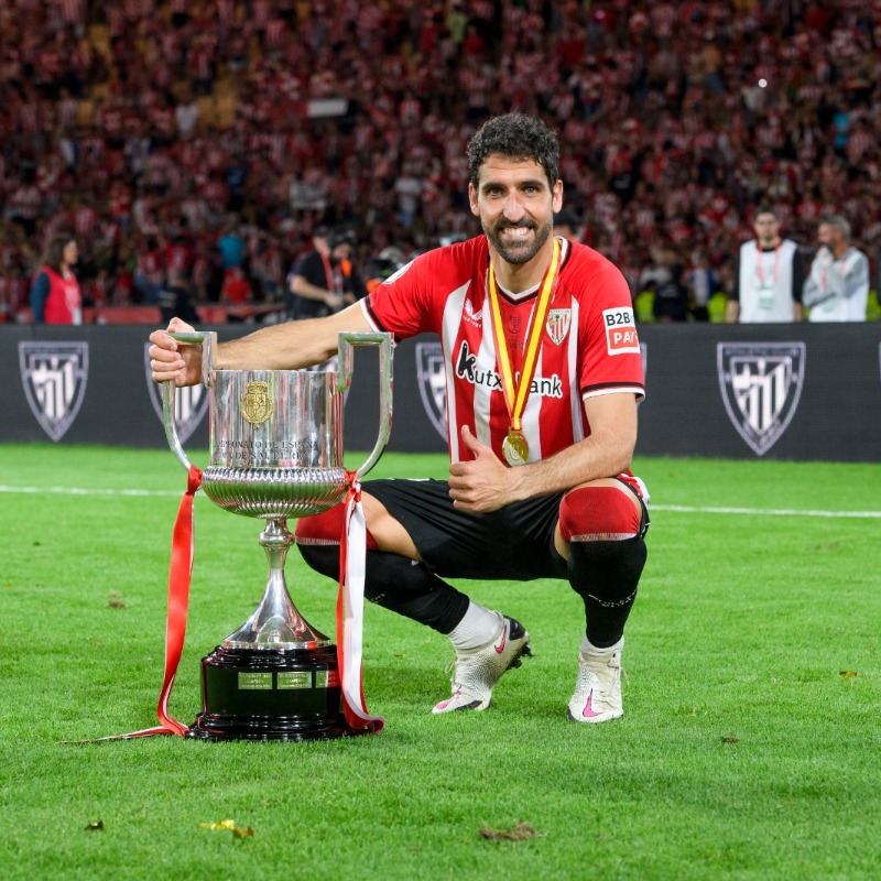Athletic_en's tweet photo. ℹ️ Raúl García to retire at the end of the season. 

The unforgettable player from Navarre will leave Athletic Club with La Copa and Supercopa under his arm and some spectacular numbers. 

#AthleticClub 🦁