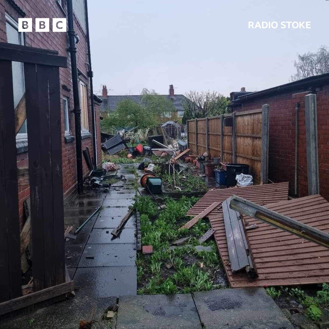 meteo60's tweet photo. Une possible #tornade a été signalée au passage du front actif ce matin du côté de #Knutton au #RoyaumeUni. Des dégâts parfois importants ont été signalés.
Photos via @Met4CastUK https://t.co/uYc6dU4r9a