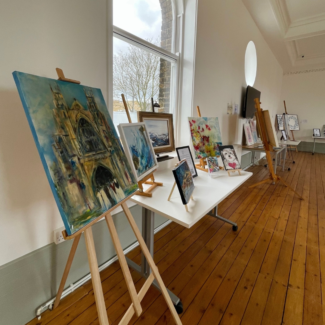 Just a little #WinnerWednesday shout out to our fantastic resident artists collective in Launch It Kent Masters House: Sheppey Art Syndicate! Click to see the team & some snaps from a recent exhibit they had at the community hall.😍