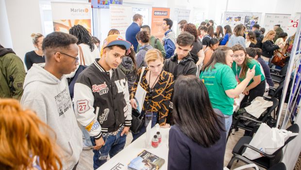 CamaradeMadrid's tweet image. Más de 550 asistentes y 31 empresas participan en la XIV Feria de empleo de la Cámara de Madrid

➡️ is.gd/fDydqj

#FeriaEmpleo #PICE #Empleo #CámaraMadrid