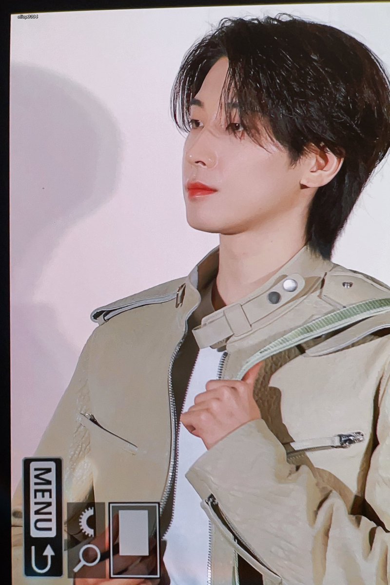 원우 옆모습 최고야 ,, 😍