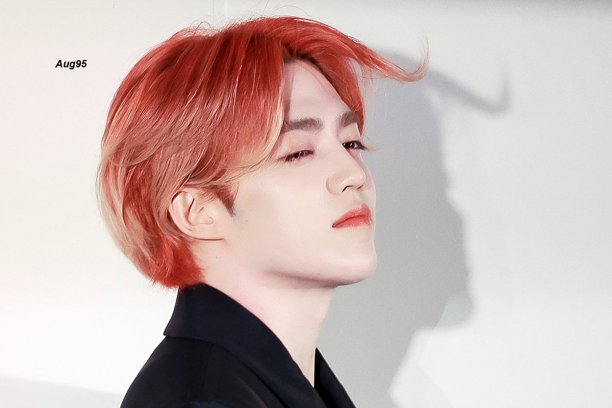 240415 RIMOWA

🍃🍃

#세븐틴 #SEVENTEEN #최승철 #승철 #에스쿱스

<a href="/pledis_17/">세븐틴(SEVENTEEN)</a>