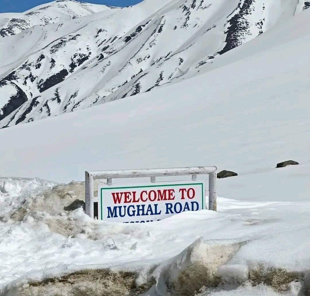 Defer elections on Anantnag Rajouri Parliamentary Constituency.
Mughal Road connecting Rajouri Poonch with Shopian is closed due to inclement weather.
Don't make mockery of election process.
@SpokespersonECI @ECISVEEP @aajtak @TimesNow @republic @Republic_Bharat @ndtv