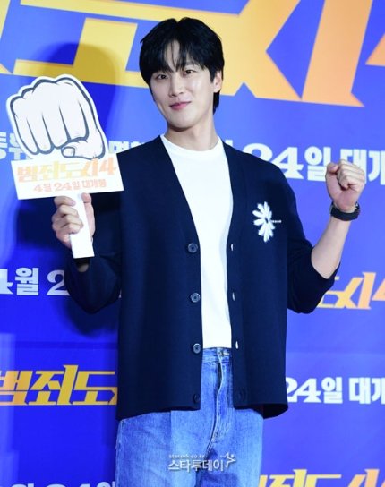 Ahn Bo-hyun is posing at the VIP screening of the movie 'Crime City 4' held at Megabox COEX in Samseong-dong, Seoul on the afternoon of the 15th. 2024.4.15

link: n.news.naver.com/entertain/now/…

#ahnbohyunphilippines #bohyunahn #AhnBoHyun #안보현