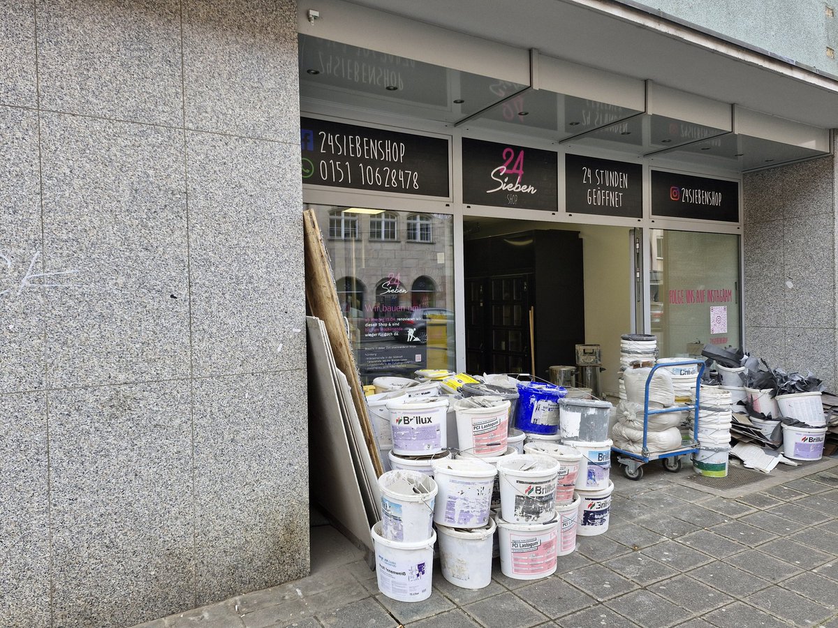 Bardnet's tweet photo. #24Sieben Shop in der Inneren Laufer Gasse baut diese Woche um #Nürnberg https://t.co/jRgtfeMi65