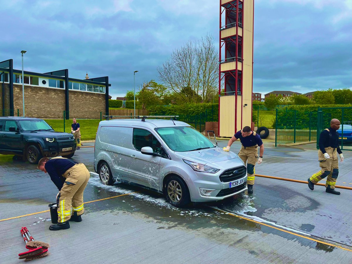 📸 In pictures: Thank you to everyone who visited our charity car wash at #Wakefield Fire Station. 👏🏽 Your support will help to raise funds for @firefighters999. 💙 Well done team @WYFRSWkfdTeam ⤵️