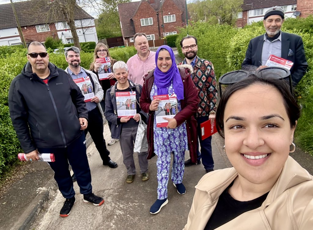 Great to be out in Bakersfield over the weekend with local councillors and Labour members, picking up casework and delivering leaflets for @ClaireWard4EM and @gary_godden! 🌹