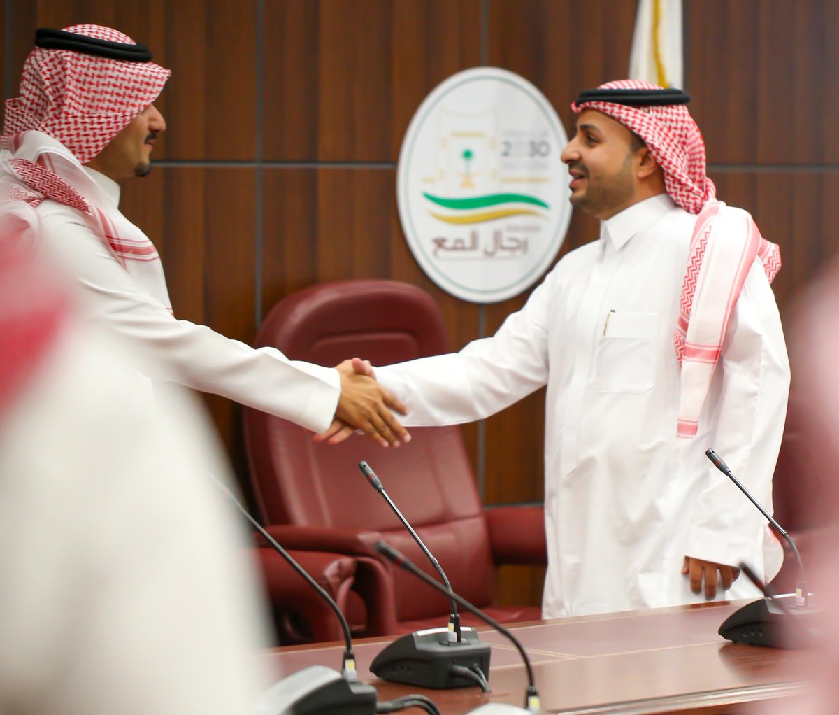 rijalalma002's tweet photo. #صور 
#بلديةرجال_ألمع  تُقيم لقاء معايدة بحضور 
#رئيس_البلديةالمهندس /عبدالله بن حسن الأسمري وكافة منسوبي البلدية بمناسبة #عيد_الفطر_المبارك1445هـ 
أعاده الله علينا أعوامًا عديدة ونحن وقيادتنا في نمو وتطور وإزدهار 
وكل عام وأنتم بخير ..
#أمانة_عسير
#بلدية_رجال_ألمع https://t.co/vPzrHP1r44