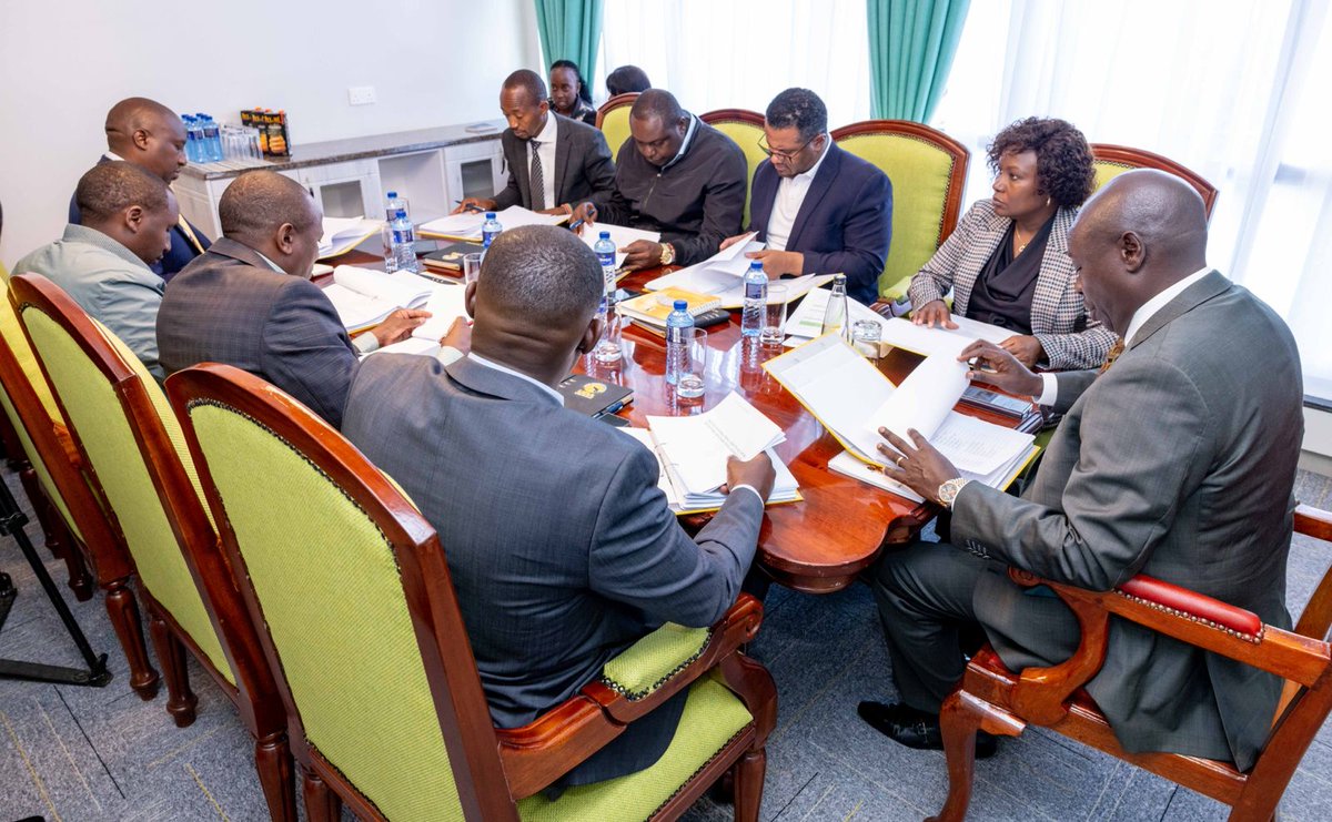 cheruiyotbonif1's tweet photo. Dp H.E  @rigathi at UDA headquarters to deliberate on the forthcoming grassroots elections.

Received by C/Person @CecilyMbarire,SG @Cleophasmalala N/Treasurer
@HassanOmarH VC
@Nyakundi NA/Senate M/Leader @Aaroncheruiyot &amp; @KIMANIICHUNGWAH https://t.co/y0CvIAsLmu