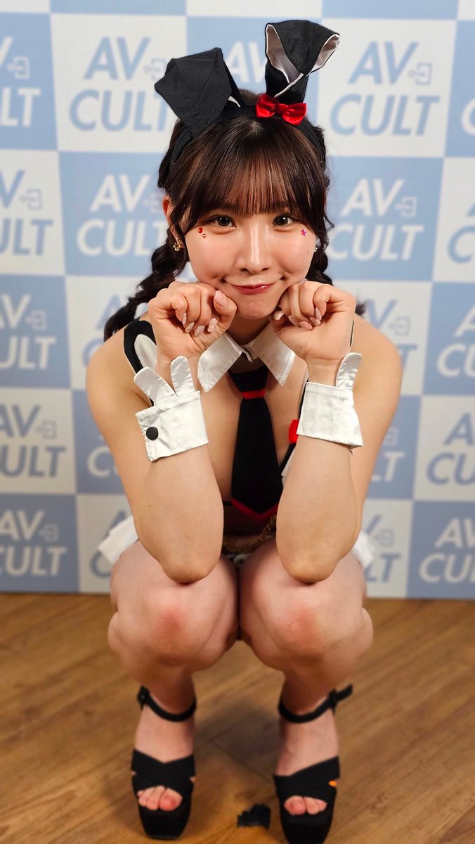 Nia本人真的很棒😍人美親切互動又大方，真的好暈，期待她下次再來台灣的活動，而且溝通無障礙，說中文馬a通喔🥰🥰🥰Niaちゃんめちゃ可愛い❤️

#Nia｜AV女優 
@qoohebe 
@nia_you_ https://t.co/7AQjIR3wI5