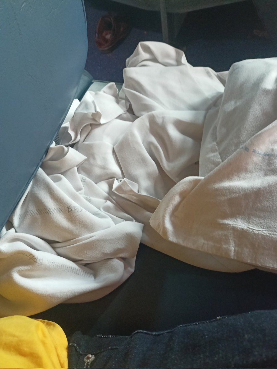 ByAnuj's tweet photo. @RailwaySeva i am traveling in 22451, vide pnr 8216932011. badding not provided. put used badding that is also , dirty and not in proper manner. pillow cover also missing, no towel provided. very bad. do needful. no attendant present in B6. https://t.co/jpqnbdbVIV