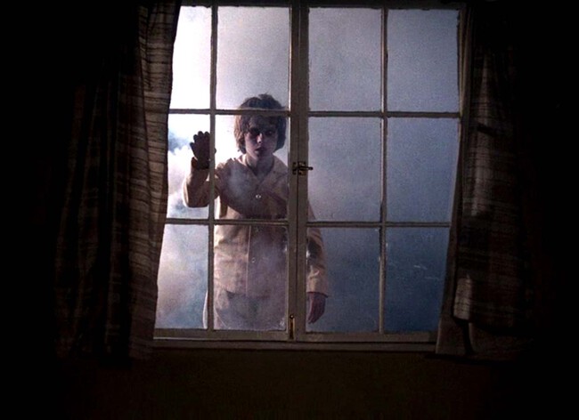 Aunque fue miniserie de TV (titulada El misterio de Salem's Lot), tuvo también su versión abreviada para el cine, que fue donde yo la vi por primera vez, y aún hoy día me aterra el niño arañando la ventana. #masterpiece #SalemsLot