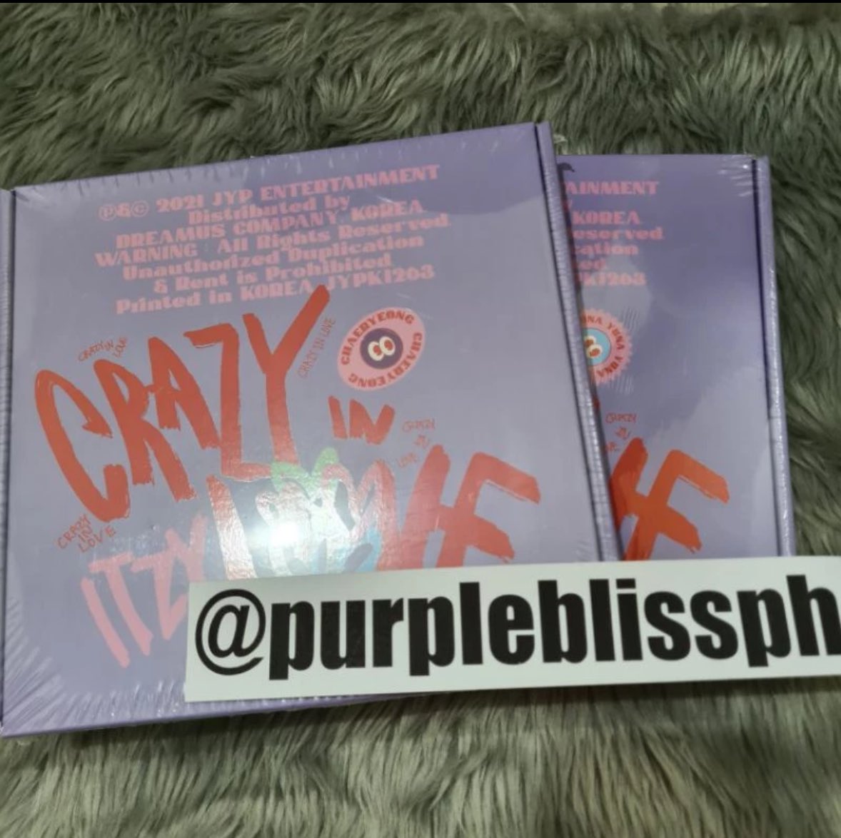 thv97cart's tweet photo. #thv97sells

wts lfb ph pls help rt 

ITZY Sealed Album Crazy in love
Stock: 1 chaeryong ver &amp; 1 Yuna ver
Php 455

dm or reply mine
💳: gcash maya bdo
🚛: ggx jnt sdd

🏷 ryujin yeji lia yuna chaeryeong version https://t.co/w4mYIw4WhD