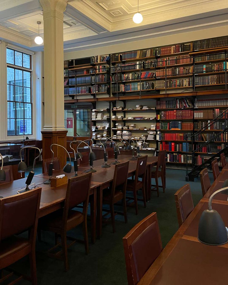 Monday blues? Not when you've got a London #Library card.📚 Starting the week off right with a dose of #literary escapism in the atmospheric Reading Room, overlooking St James Square.🌳🍃 Let's turn those #Monday vibes into a masterpiece. #LondonLibrary