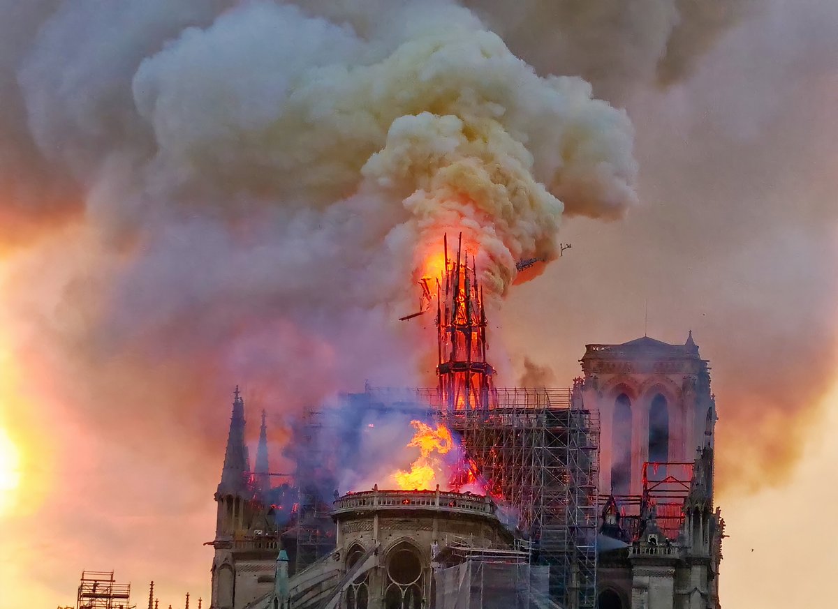 ActLegitimiste's tweet image. Une communication de SM le Roi.👇
#LouisDucDAnjou #Royaliste #Légitimité

.@louisducdanjou :
"15 avril 2019-15 avril 2024, 5e anniversaire de l’incendie qui a ravagé #NotreDamedeParis . (1/4)
