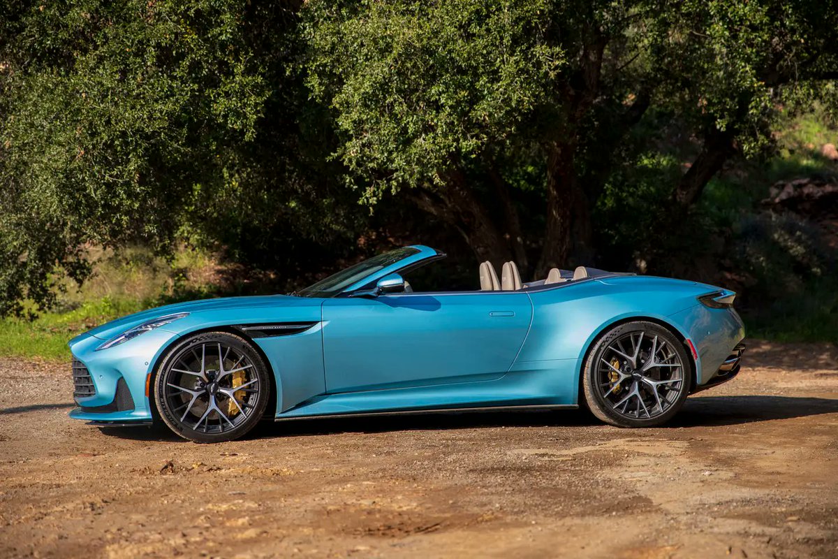 Aston Martin DB12 Volante is properly good-looking!

Snaps via @igerdrives for @thedrive