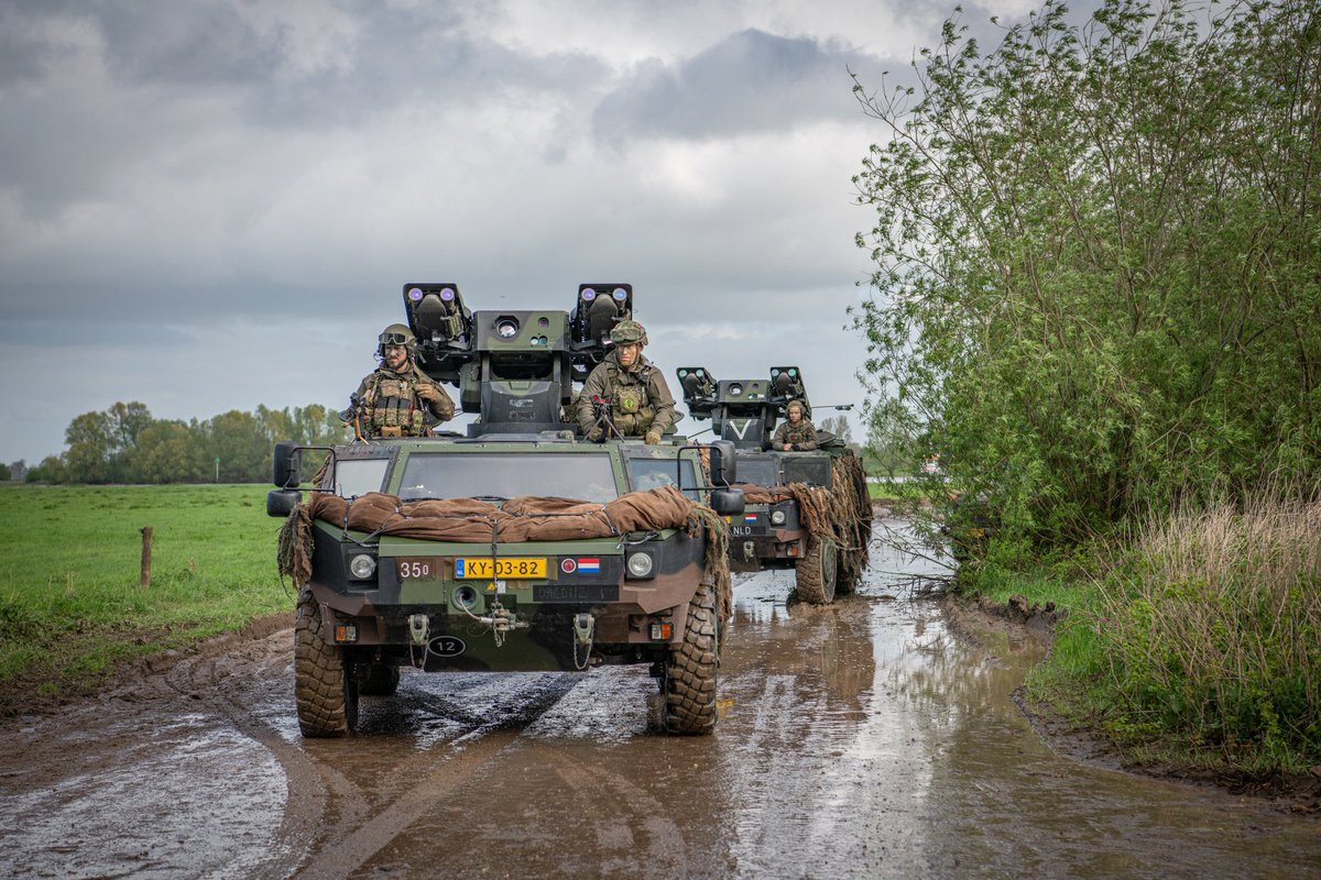 DGLC_KL's tweet photo. Tijdens de grootste #NAVO-oefening (#SteadfastDefender) sinds de Koude Oorlog hebben onze #luchtverdedigers van 13 Luchtverdedigingsbatterij een cruciale rol: het beschermen van eenheden tegen luchtdreigingen. Ze beschikken over #Stingers; een uiterst effectief wapen! https://t.co/oUM1TFv8IN