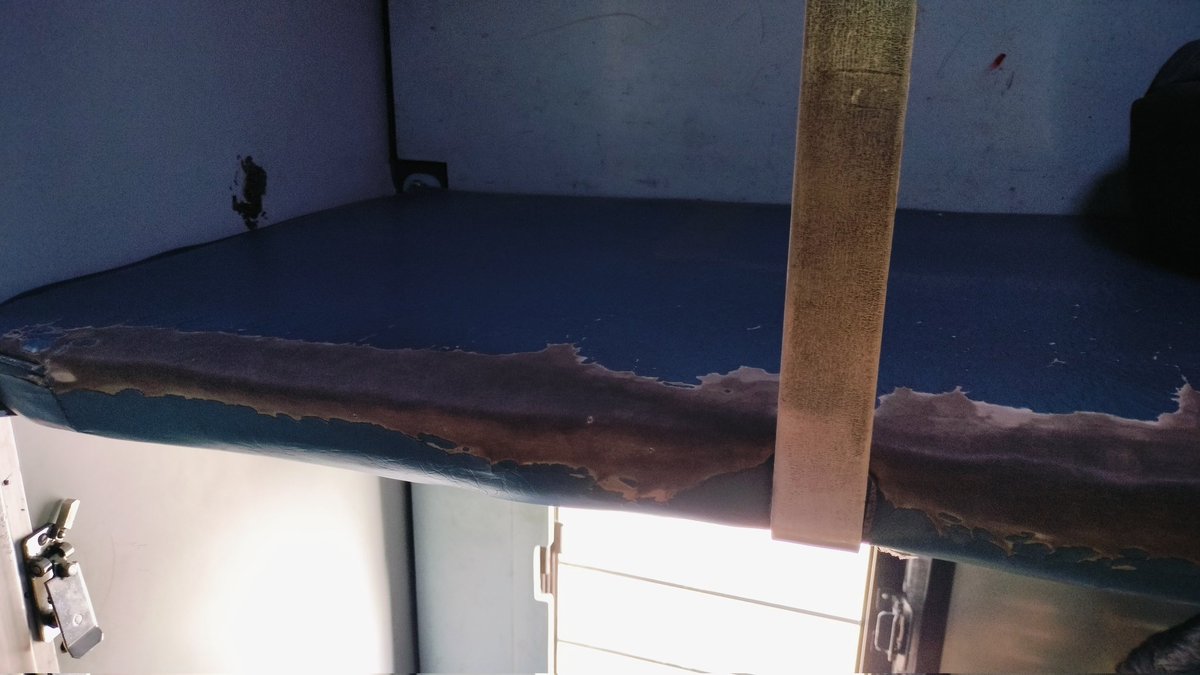 Singhsaheb95's tweet photo. Dear @RailMinIndia @WesternRly @EasternRailway @Central_Railway We are traveling by triveni train 15075 from anapra to prayagraj, we have got a sleeper seat, what have we done, we are paying less, so it would have been better to travel by general coach. https://t.co/Sgb29hx32I