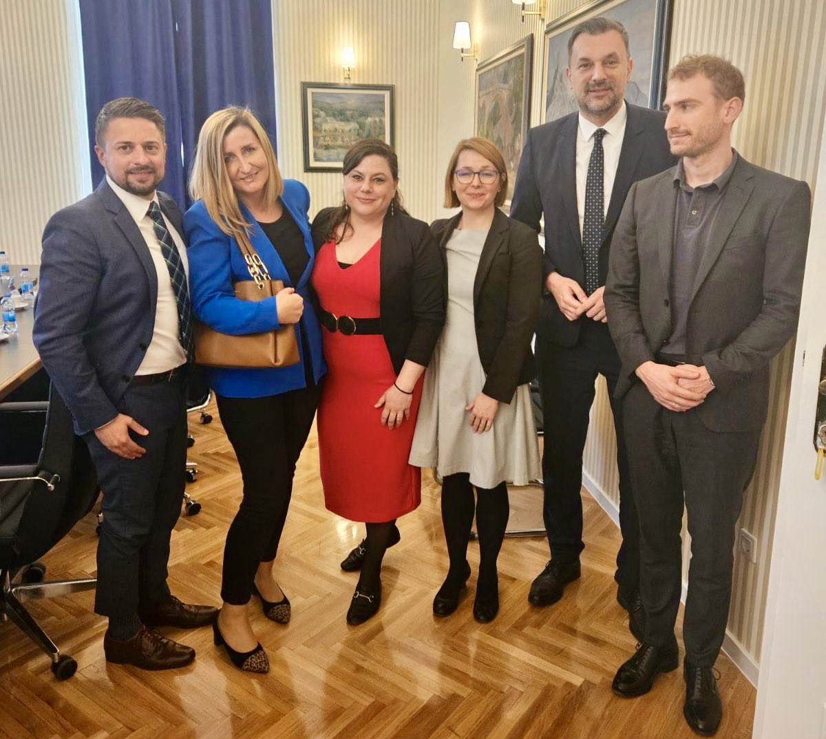 Minister of Foreign Affairs of Bosnia and Herzegovina @dinokonakovic had a fruitful exchange of ideas today with the Young Foreign Policy Experts from parliament and government institutions (Bundestag) 🇩🇪. Young policy experts congratulated Minister Konakovic on the good news…