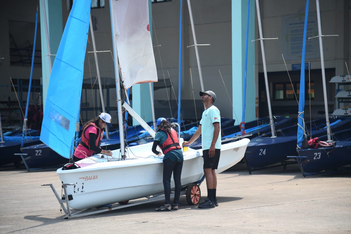 #HarKaamDeshKeNaam.
Empowering Gen Next!
Kids of Station Ezhimala trained to be future sailing champs⛵!
Coaching by #INA sailing experts for families to harness winds & waves in Optimist & Laser class boats.
7-day Camp at world-class MWTC facility to learn water-borne activities