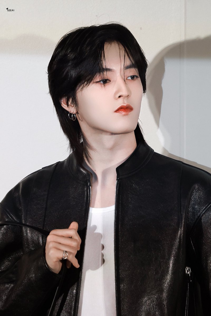 KILIG_HARUTO's tweet photo. 𝟮𝟰𝟬𝟰𝟭𝟱 🦋 RIMOWA

#하루토 #HARUTO #ハルト
#TREASURE   #트레저
#HARUTO_X_RIMOWA https://t.co/Y9ALx9bGxo