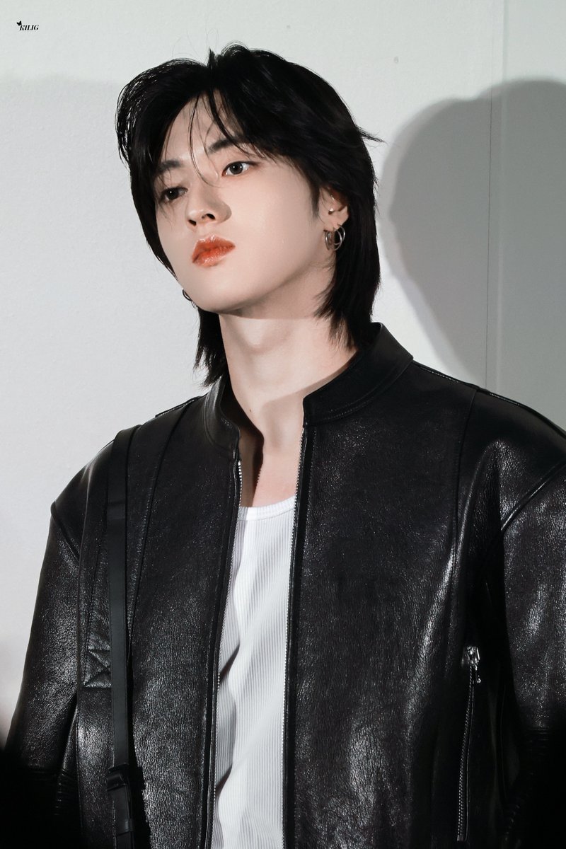 KILIG_HARUTO's tweet photo. 𝟮𝟰𝟬𝟰𝟭𝟱 🦋 RIMOWA

#하루토 #HARUTO #ハルト
#TREASURE   #트레저
#HARUTO_X_RIMOWA https://t.co/Y9ALx9bGxo