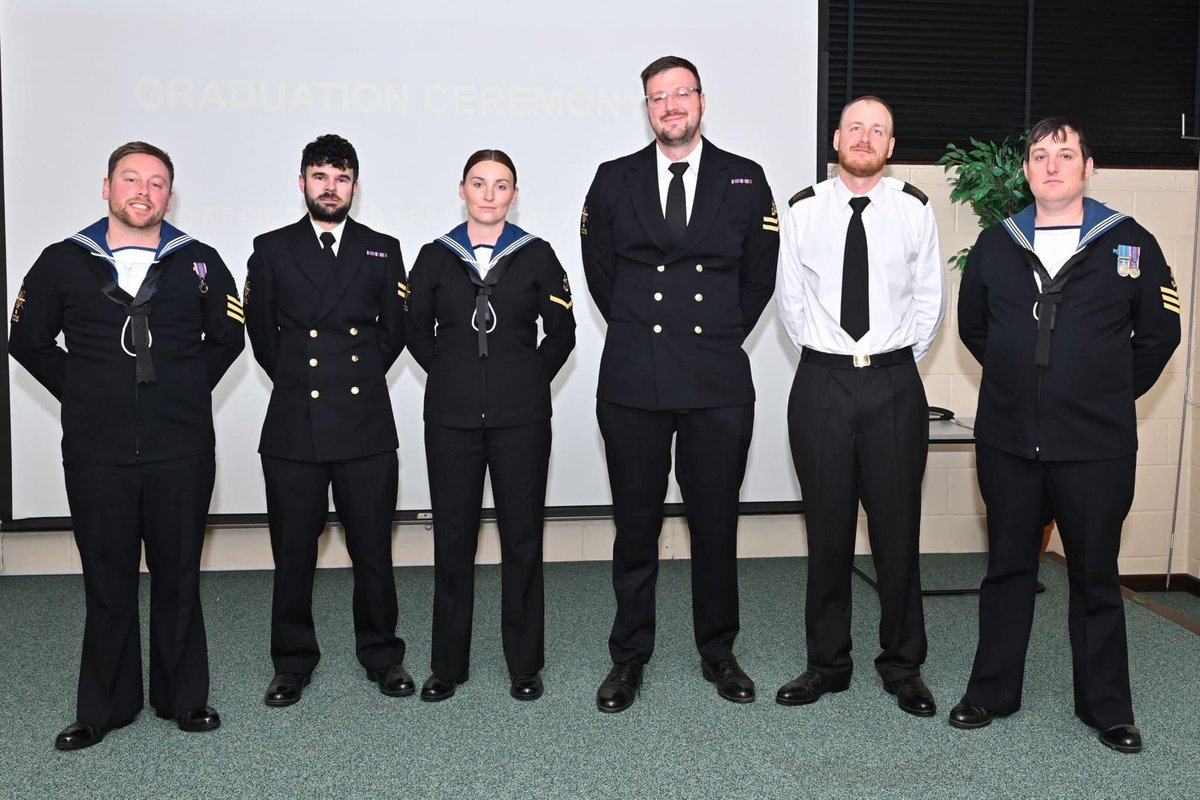 Congratulations to POET(CIS) 2303 on their recent course completion. Lt Lauren Eyre presented them with certificates, acknowledging their dedication and ongoing excellence. Exciting opportunities in the Fleet lie ahead for these Shipmates! #RoyalNavy #FleetReady #CareerGoals