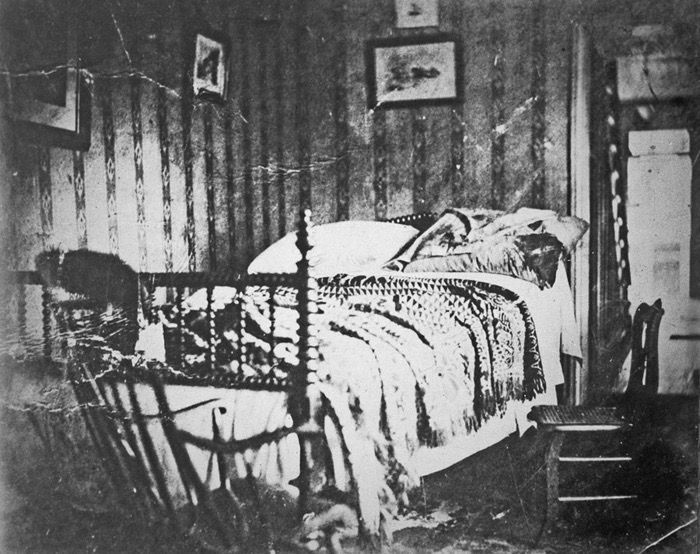 📰Lincoln Assassination as it Happend📰 7:22 AM April 15, 1865 — President Abraham Lincoln dies, aged 56. At his death, a “look of unspeakable peace came upon his worn features.” Sec. of War Stanton says, 'Now he belongs to the ages' or, 'Now he belongs to the angels.'