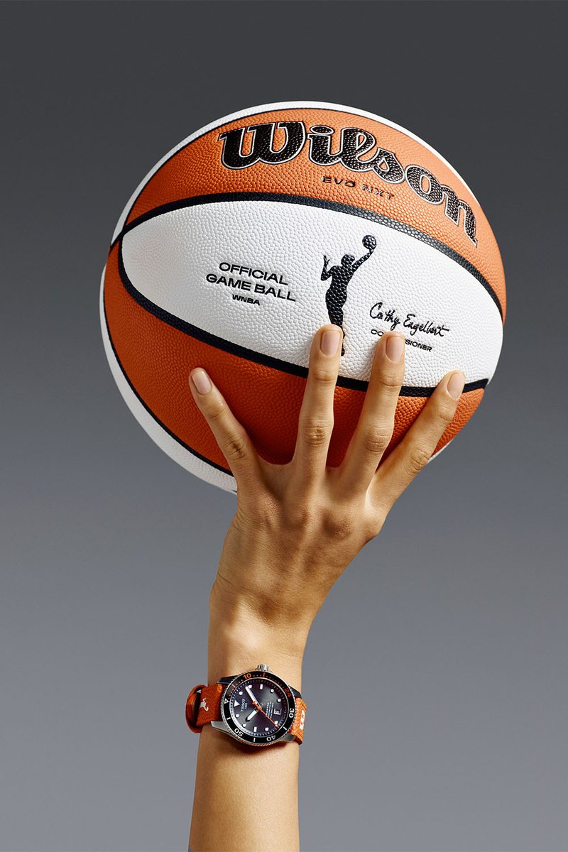 MONOCHROMEwatch's tweet photo. 🏀 With the @WNBA draft happening today, @TISSOT decided to honour women’s #basketball and to mark a three-way collaboration between it, the WNBA, and Wilson with a special edition of the Seastar dive watch powered by the Powermatic 80.
🔎 Learn more: https://t.co/AC6qbBD0nL https://t.co/L7RfktN2Y1