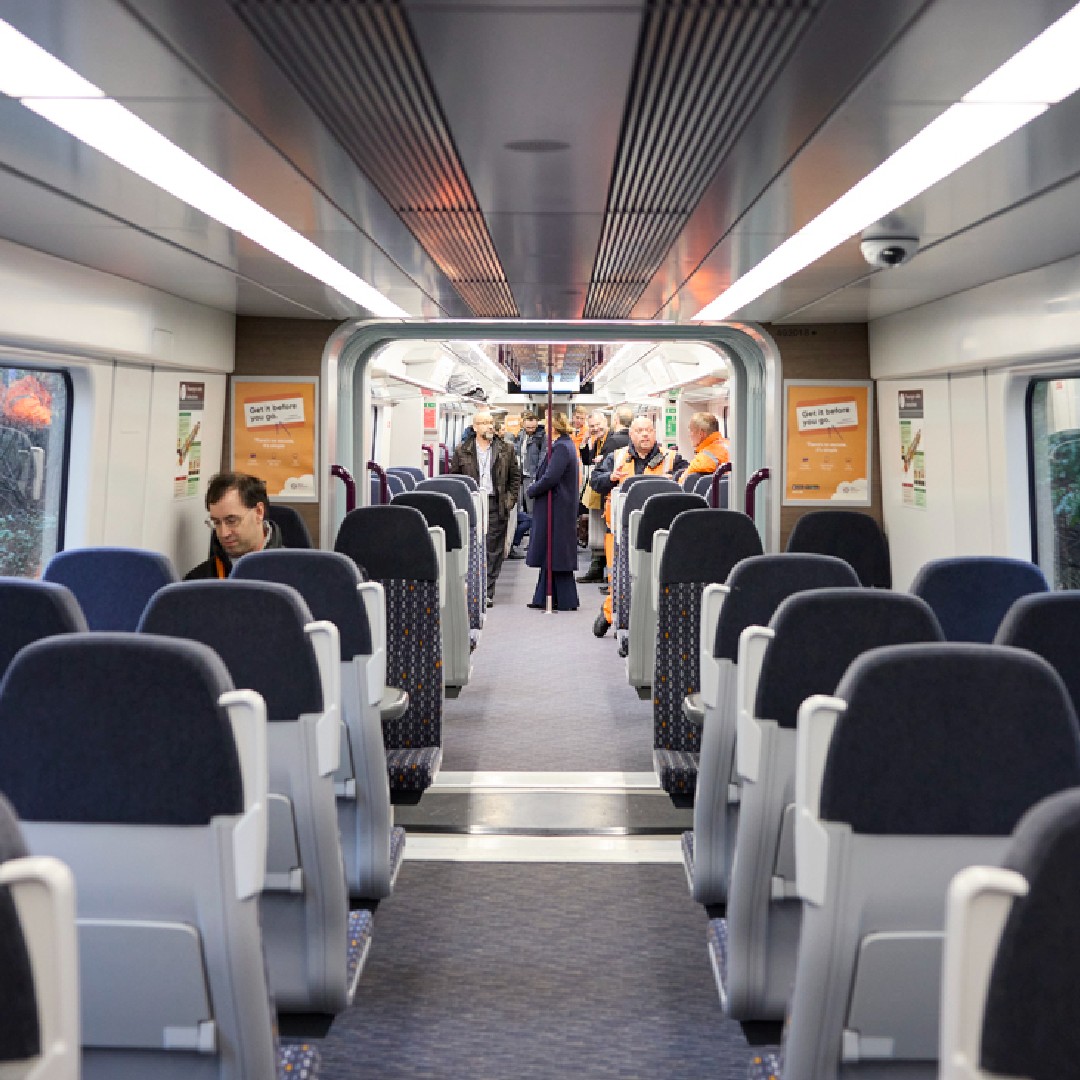 WestMidRailway's tweet image. Welcome aboard our new #Class730 trains on the #CrossCity line from today  💜 🧡 

⚡ Sockets at every seat
🔀 Extra wide doors &amp;amp; corridors
💺 398 seats (6 car)
⛅ Air con &amp;amp; underfloor heating 
♿ Dedicated accessible zone 
🚲 Space for 6 bikes 

📲 orlo.uk/MYSiw