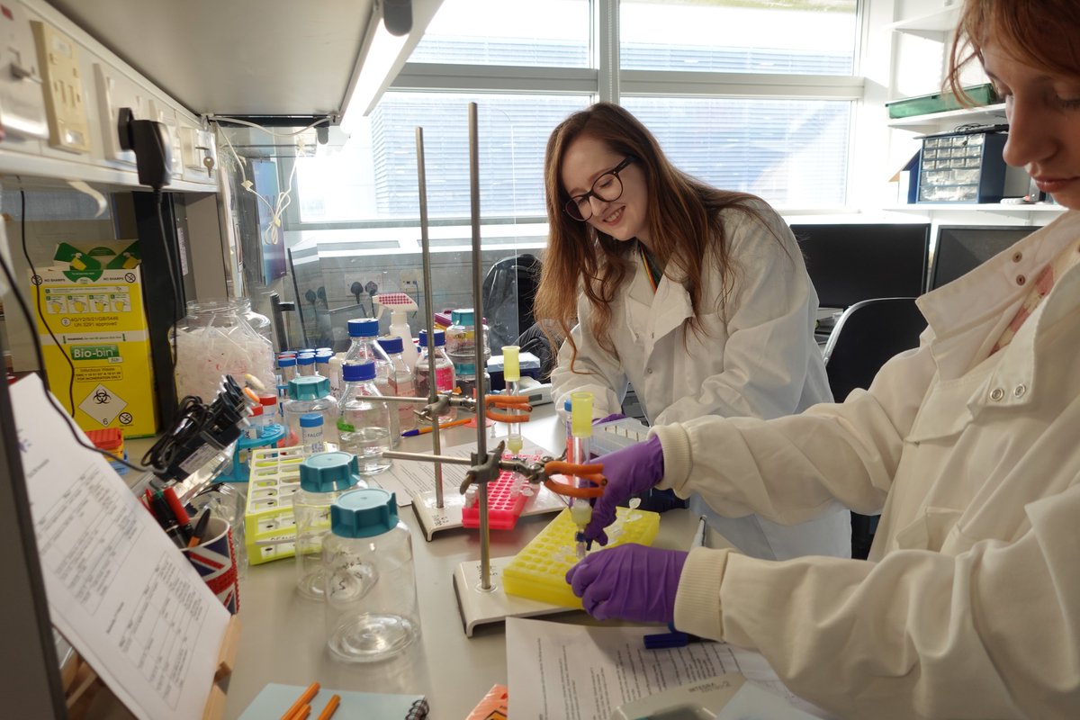 Are you- or do you know- a 6th form student interested in finding out about biomedical research from the experts? We've just opened applications for this year's on-line Reaching Research event, organised by two of our fantastic PhD students Holly & Ellie 👇cimr.cam.ac.uk/reaching-resea…