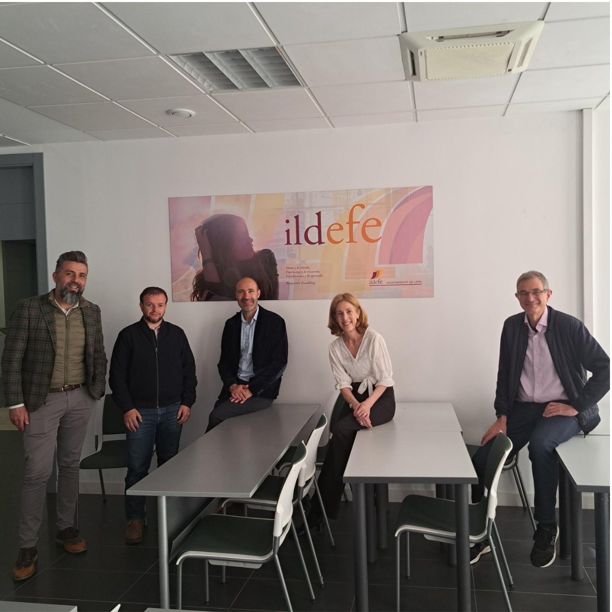 🏆El Jurado de #PremioAulaEmprende de #ILDEFE <a href="/LeonAyto/">Ayuntamiento de León</a> se reunió recientemente y 

¡𝗧𝗘𝗡𝗘𝗠𝗢𝗦 𝗚𝗔𝗡𝗔𝗗𝗢𝗥𝗘𝗦!

Lo estamos comunicando a los centros premiados y 𝗹𝗮 𝗽𝗿ó𝘅𝗶𝗺𝗮 𝘀𝗲𝗺𝗮𝗻𝗮 𝘁𝗲𝗻𝗱𝗿á 𝗹𝘂𝗴𝗮𝗿 𝗹𝗮 𝗲𝗻𝘁𝗿𝗲𝗴𝗮 𝗱𝗲 𝗴𝗮𝗹𝗮𝗿𝗱𝗼𝗻𝗲𝘀

🥇🥈🥉