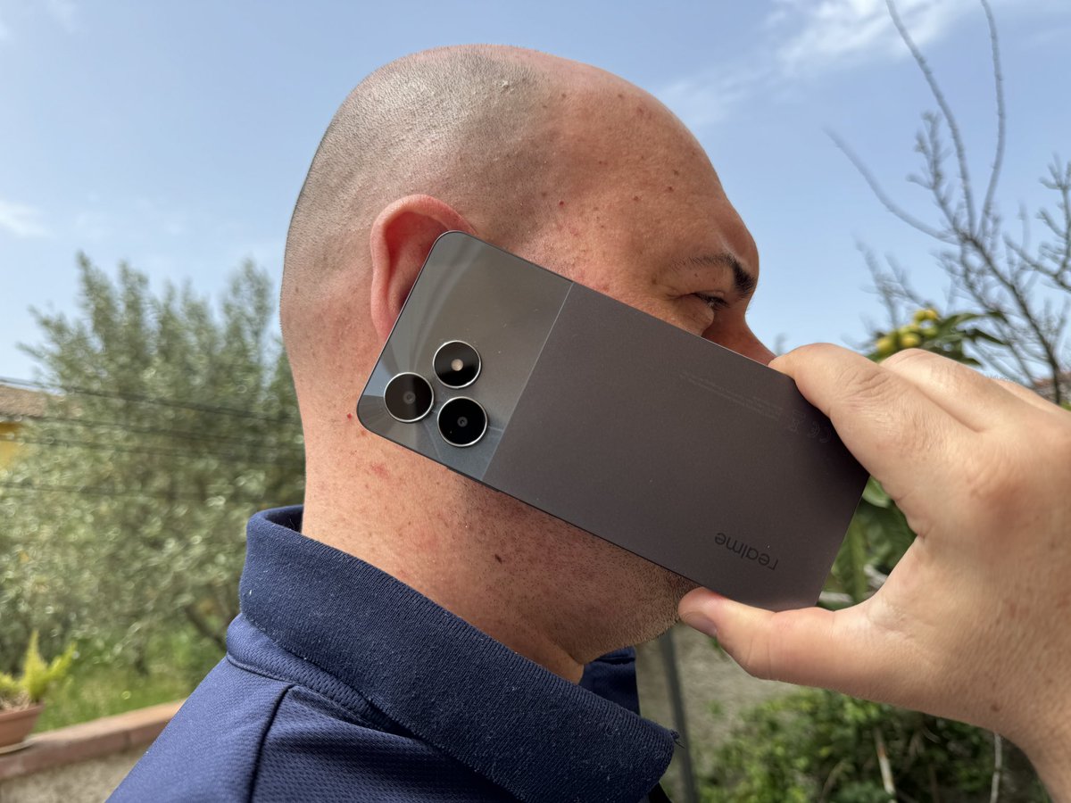 ScdTec's tweet photo. Realme NOTE 50π² si rivela un ottimo Entry Level con qualche mancanza ma fa il suo dovere π presto la recensione grazie a @realmeItalia π€ #staytuned
β’
#realme #realmenote50 #smartphone #android #entrylevel #minicapsula #youtubechannel #scimmiatiditecnologia #techreview https://t.co/BdVHztZCbu