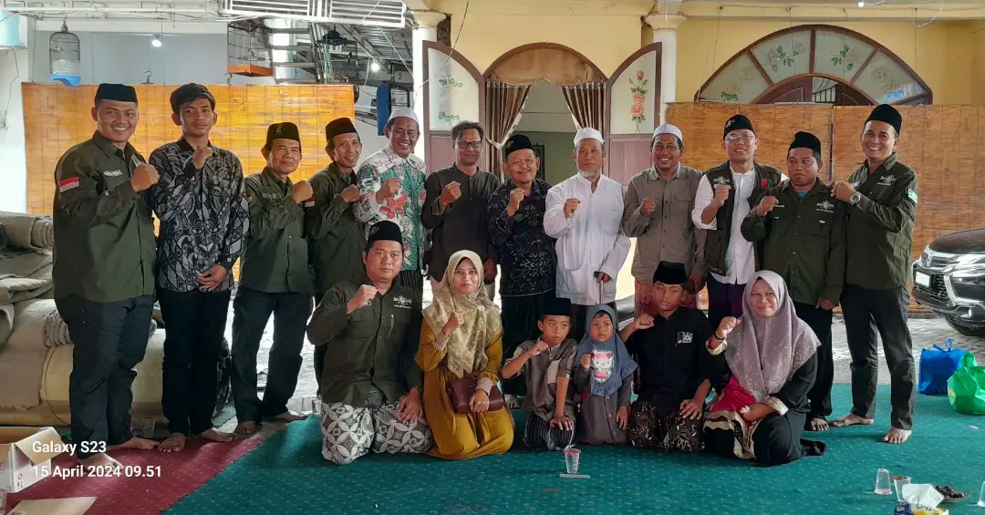 LPBINU_SIDOARJO's tweet photo. Safari Idul Fitri 1445 H PC LPBI NU Sidoarjo di ndalem KH. R. Abd. Salam Mujib, Rais Syuriyah PCNU Sidoarjo sekaligus pengasuh PP Al Khoziniy, Buduran Sidoarjo.(15/04)

#Nahdlatululama #pcnusidoarjo #nudeltamedia #pplpbinu #lpbinu #lpbinusidoarjo

https://t.co/MJgFquRasU https://t.co/Z9oQJoS4kH