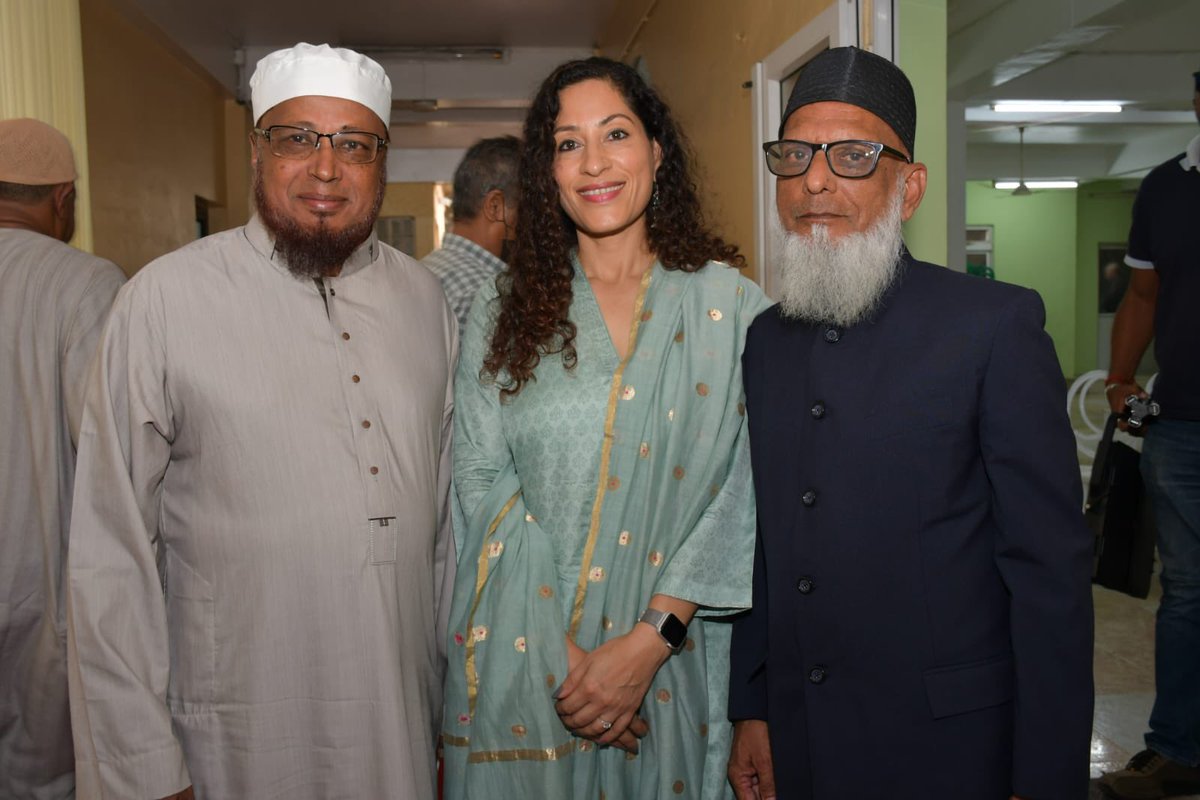 High Commissioner Ms. K. Nandini Singla participated in the celebrations of Eid-Ul-Fitr 2024 held on 11th April at the Sunni Razvi Academy in Port-Louis.