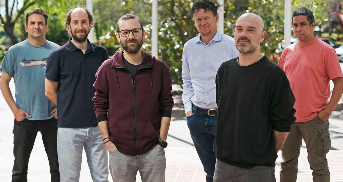 el_pais's tweet photo. Eran 4.000 euros al mes, más ayudas, para jóvenes extranjeros y españoles con brillantes trayectorias y para nacionales talentosos de más edad que trabajaran fuera y quisieran regresar. Pero la historia se torció y su porvenir está en el aire https://t.co/m6IRJk6T8m https://t.co/diVFxc6wi9