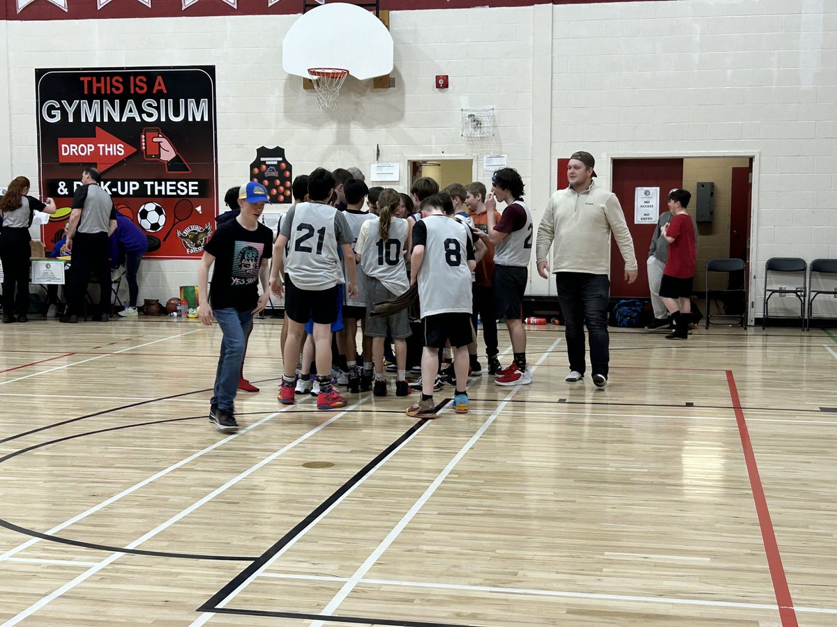 CynthiaPiercey's tweet photo. @nlbasketball #nlba 
@cowanelementary 
 Grade 7 Cowan Heights  
Gold for the boys!! 
Congratulations!! https://t.co/JiAFF43PZz