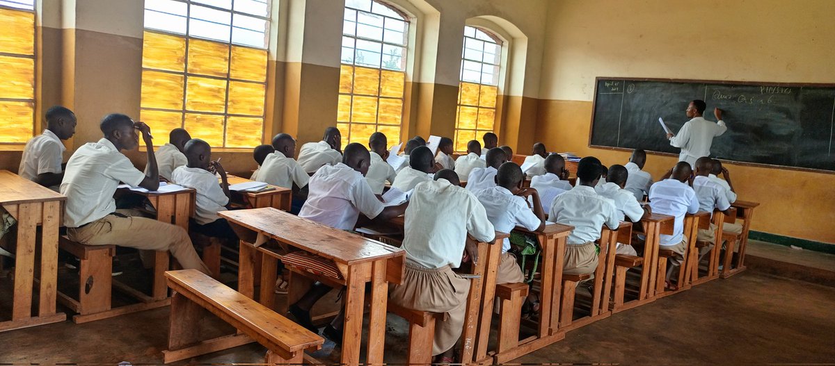 GsKansiB's tweet photo. Today, we start the last term of the academic year 2023-2024. Headteacher of @GsKansiB Sister Mukamanzi Marthe gives a warm welcome and advises all learners and teachers to work hard and together in order to achieve their goals. https://t.co/uNxAZMTyX1
