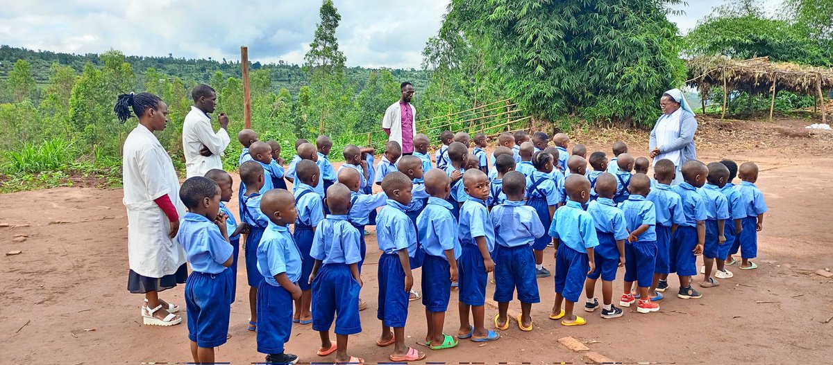 GsKansiB's tweet photo. Today, we start the last term of the academic year 2023-2024. Headteacher of @GsKansiB Sister Mukamanzi Marthe gives a warm welcome and advises all learners and teachers to work hard and together in order to achieve their goals. https://t.co/uNxAZMTyX1