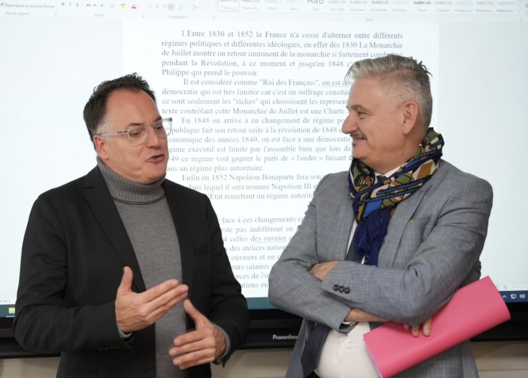 RLaganier's tweet photo. Faire réfléchir les élèves sur l’utilisation de #ChatGPT et s’interroger sur l’intégration et les limites des IA génératives dans les apprentissages : exemple dans un cours d’histoire-géographie au lycée Callot de Vandoeuvre où une classe de 1ère exerce son esprit critique https://t.co/1e2rQGDWnE