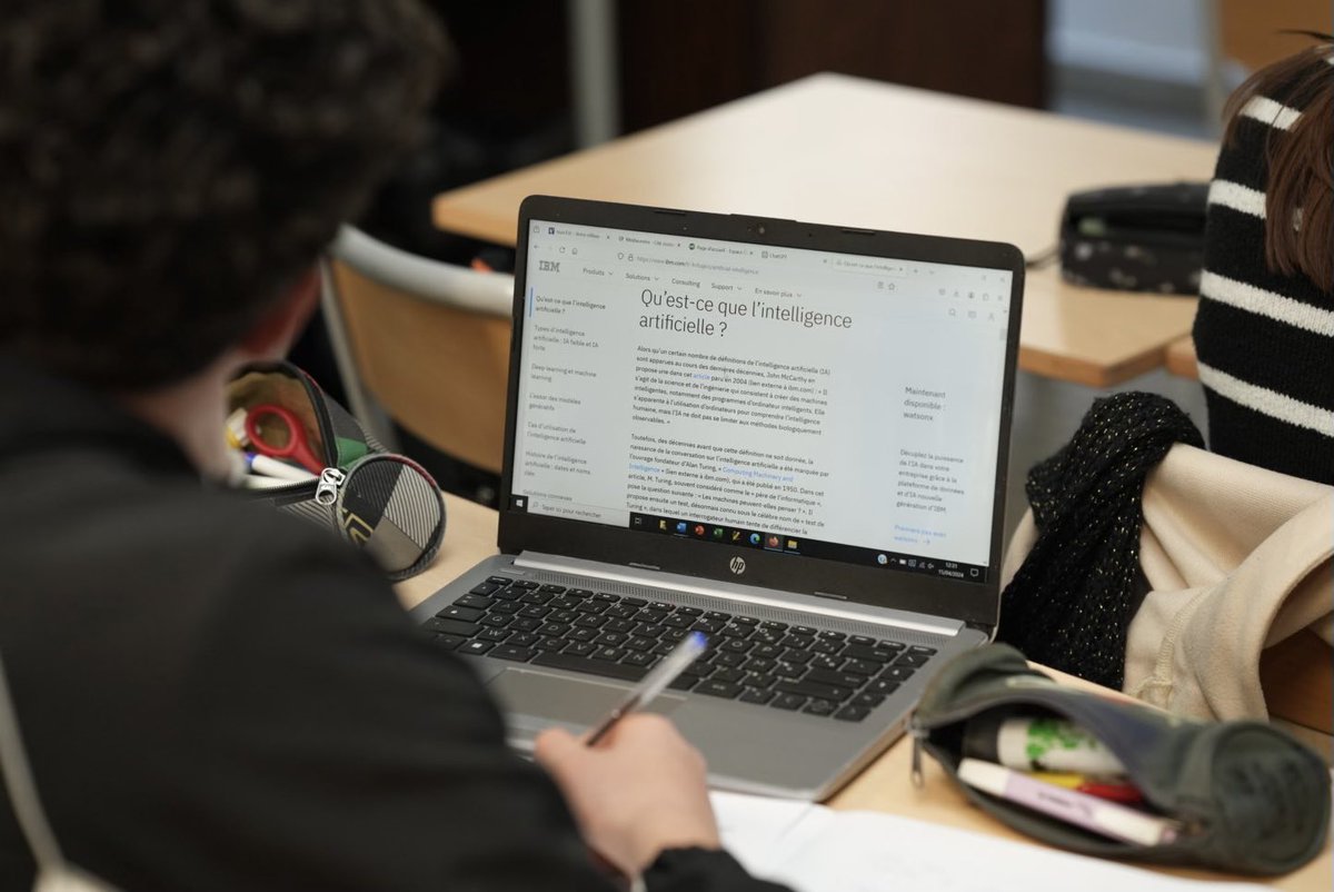 RLaganier's tweet photo. Faire réfléchir les élèves sur l’utilisation de #ChatGPT et s’interroger sur l’intégration et les limites des IA génératives dans les apprentissages : exemple dans un cours d’histoire-géographie au lycée Callot de Vandoeuvre où une classe de 1ère exerce son esprit critique https://t.co/1e2rQGDWnE