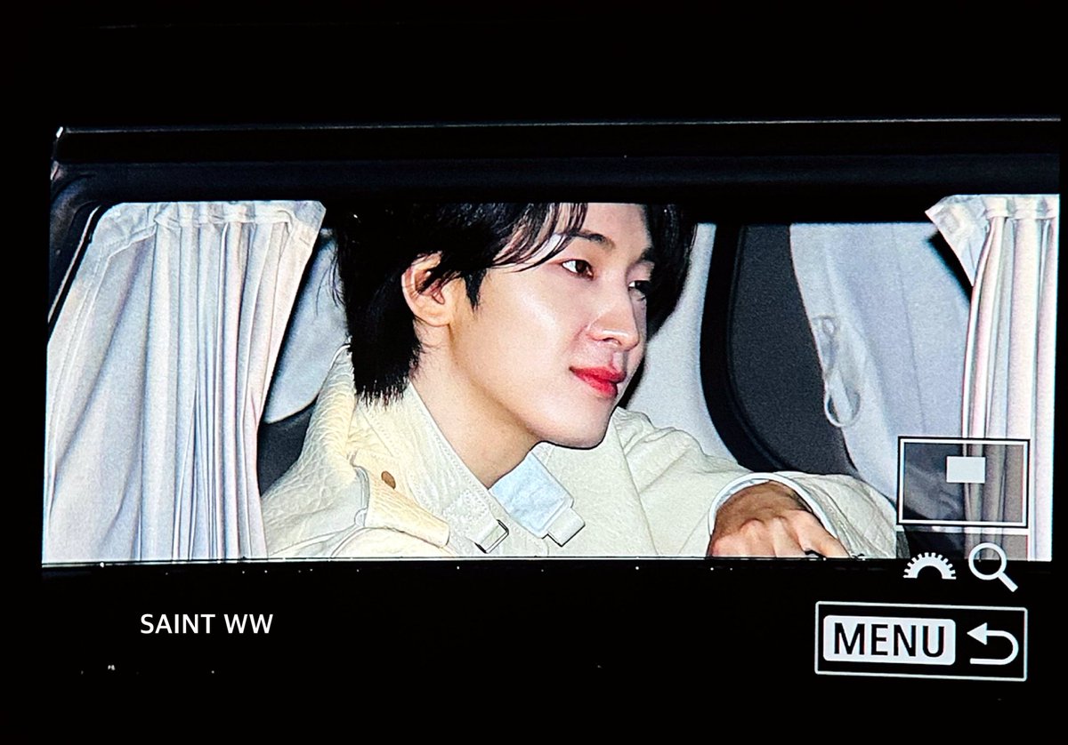 240415 리모와 행사 퇴근 #세븐틴 #SEVENTEEN #원우 #WONWOO #냥 #세븐틴에서_제일가는_멋쟁이 <a href="/pledis_17/">세븐틴(SEVENTEEN)</a>
고생해써 뱌뱌🥰🥰