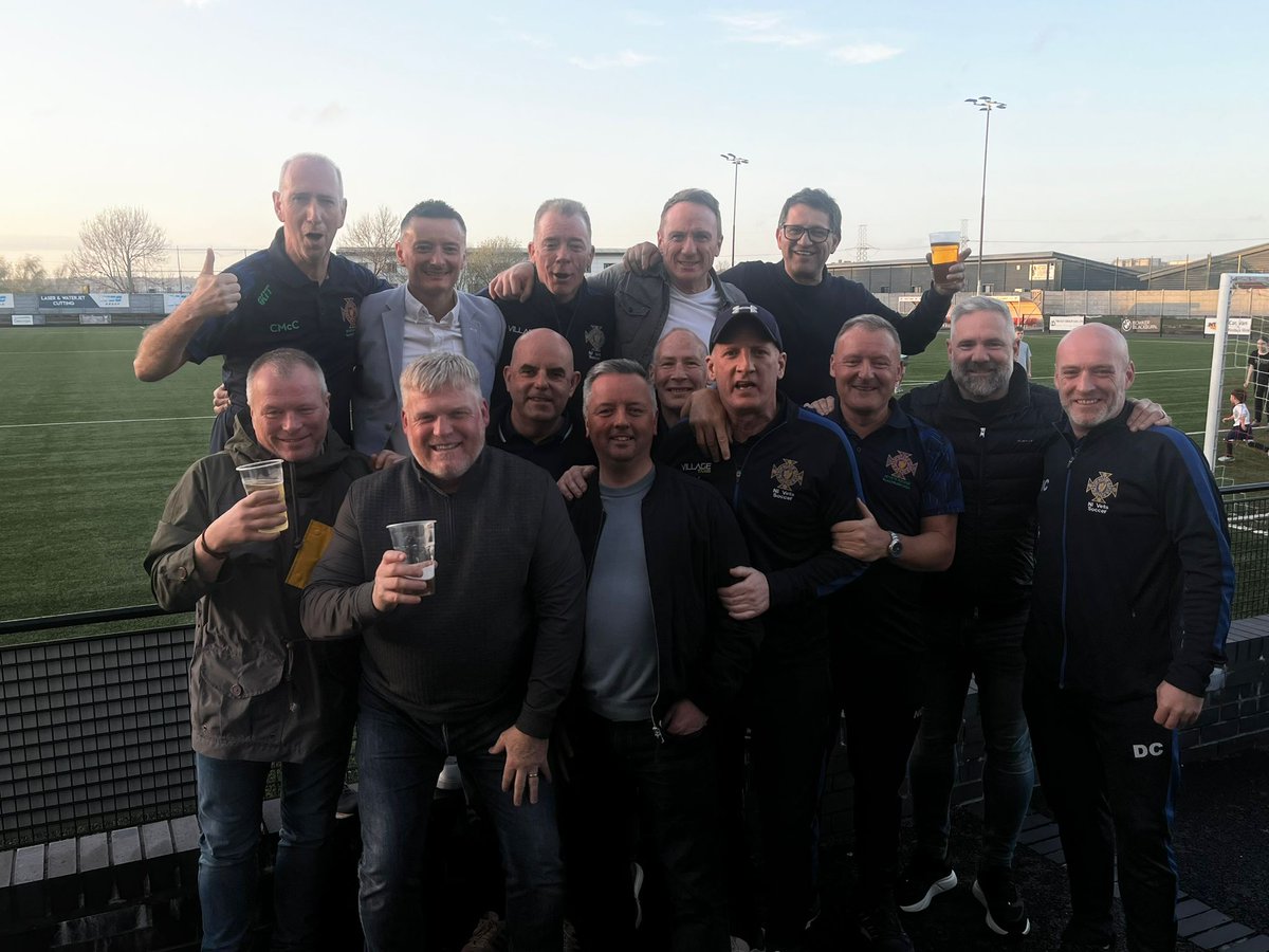 🔴 Darwen 🤝 Northern Ireland Vets Over the weekend we hosted the Northern Ireland Veterans team at the @Multevo Anchor Ground which included two former @Rovers players David Dunn & Graham Fenton. Full Article: facebook.com/10006350542218… #OneClub 🇦🇹